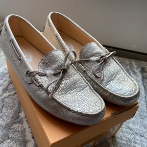 TOD’s NIB size 39 metallic leather Driving Shoe